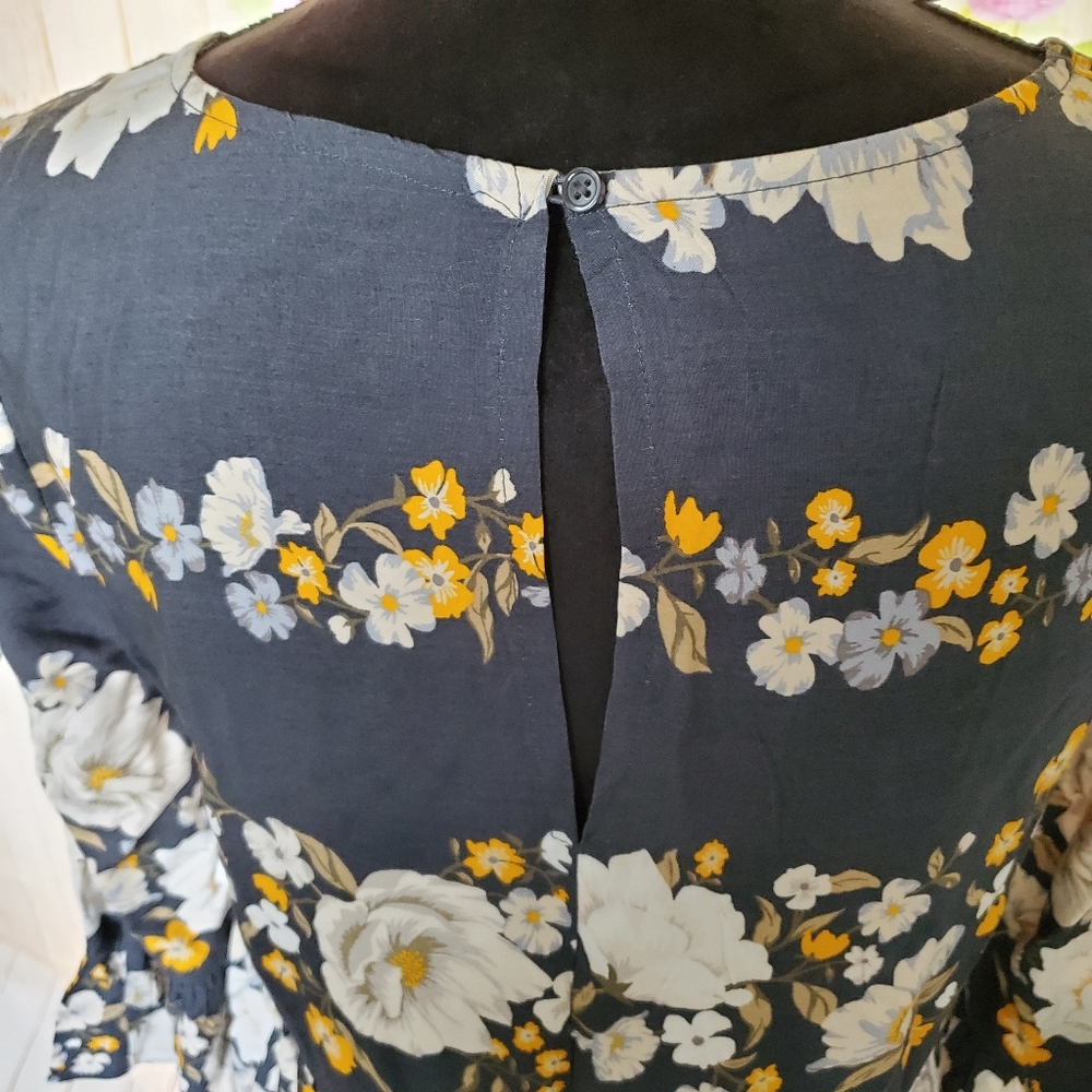 Old Navy gray floral dress bell sleeve 3/4… - Picture 5 of 7